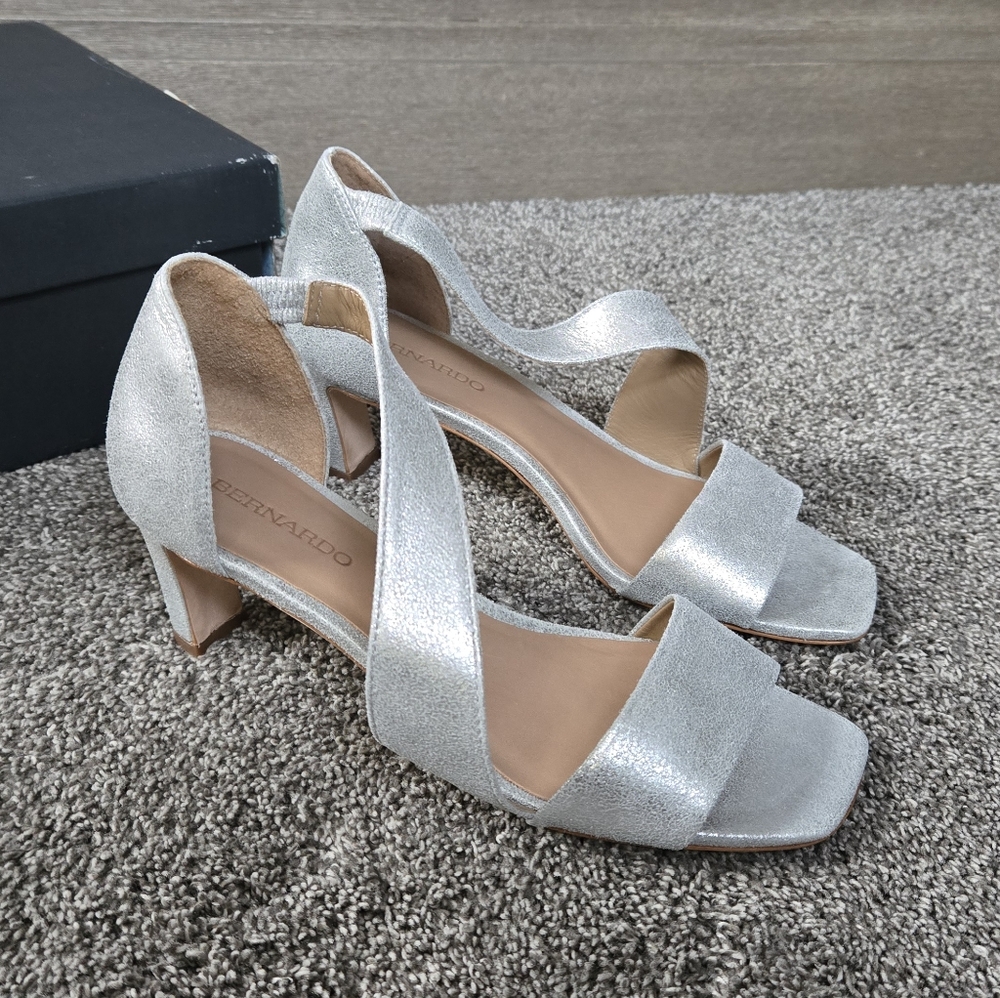 Bernardo Camille Silver Tumbled Metallic Suede NEW size 8.5